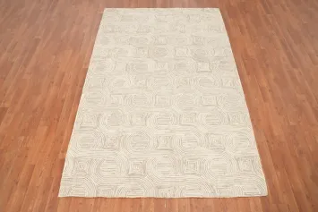 Luxurious Beige Area Rug 5x8 with a Delicate Textured Pattern