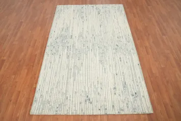 Elegant Linear Modern Area Rug 5x8 in Soft Neutral Colors