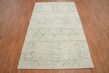 Modern Geometric Area Rug 5x8 with Subtle Artistic Flair