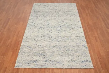 Minimalist Modern Area Rug 5x8 with Soft Blue Zigzag Patterns