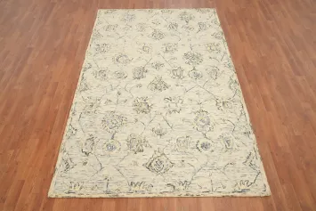 Exquisite Floral Area Rug 5x8 in Neutral Tones for Living Room