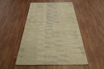 Sophisticated Simplicity: Artisan Area Rug 5x8