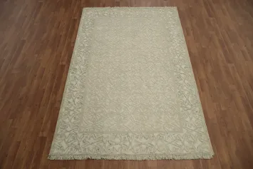 Stylish Classic Design Area Rug 5x8 with Delicate Floral Motifs