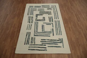 Intricate Lines Design Area Rug 5x8 for a Trendy Home