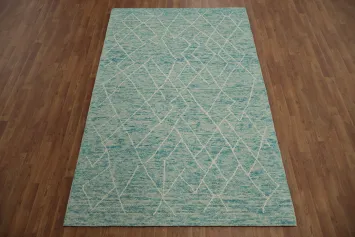 Luxurious Area Rug 5x8 with Geometric Crisscross