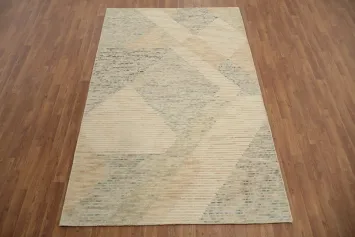 Soft Geometric Modern Area Rug 5x8 for Minimalist Spaces
