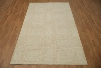 Beige Toned Rug: Simplistic Elegance for Every Decor Style 5x8