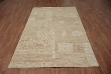 Modern Minimalism Meets Comfort in This Neutral Area Rug 5x8