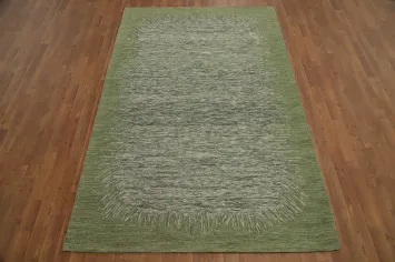 Elegant Green Abstract Area Rug 5x8 for Modern Chic Interiors