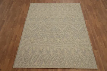 Geometric Elegance Woven Oriental Rug 5x7 for Modern Spaces