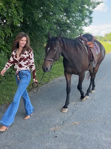 Uniquely Designed Color-Rich Saddle Pad for Equestrians 28x35 inches