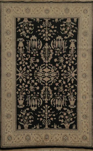 Luxurious Agra Area Rug 6x9 with Distinctive Floral Patterns