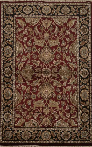 Sophisticated Agra Oriental Rug 4x6 with Detailed Floral Motifs