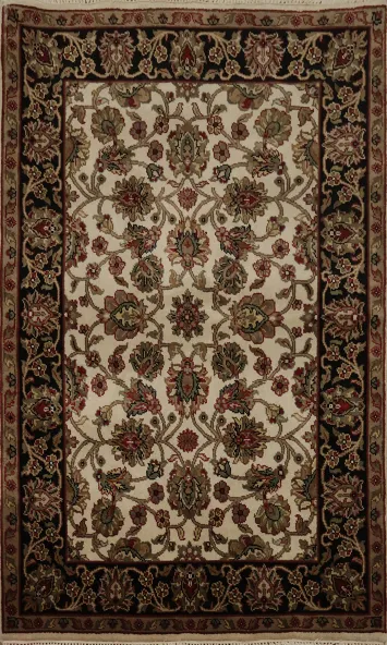 Classic Agra Oriental Rug 4x6 Enhancing Any Interior Decor