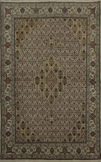Classic Tabriz Mahi Oriental Rug 5x7 for Any Luxurious Space