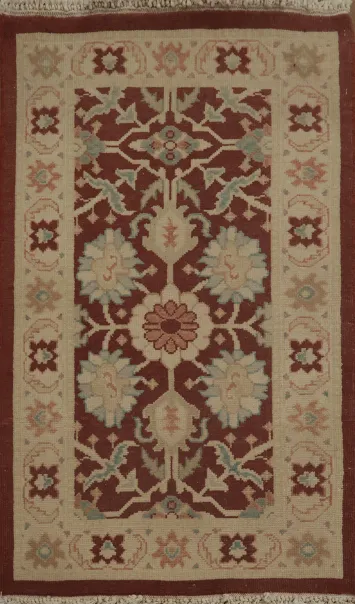 Timeless Floral Elegance: Classic Patterned Rug in Red 2x3