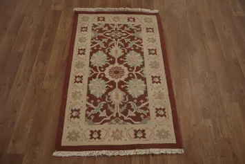Timeless Floral Elegance: Classic Patterned Rug in Red 2x3