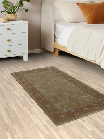 Elegant Heritage: Traditional Floral Rug in Soft Neutral Colors 2x4