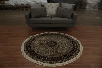 Sophisticated Circular Rug Featuring Detailed Geometric Designs Agra Rug 5x5