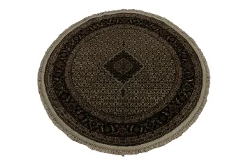 Sophisticated Circular Rug Featuring Detailed Geometric Designs Agra Rug 5x5