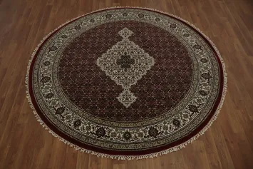 Luxurious Round Rug Featuring Traditional Geometric Centerpiece 6x6
