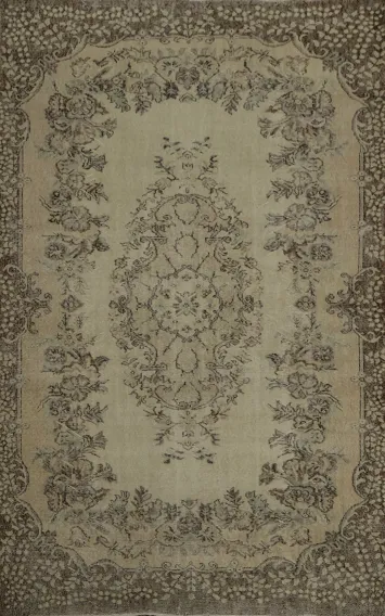 Elegant Distressed Turkish Vintage Rug with Intricate Floral Medallion Design 6x10