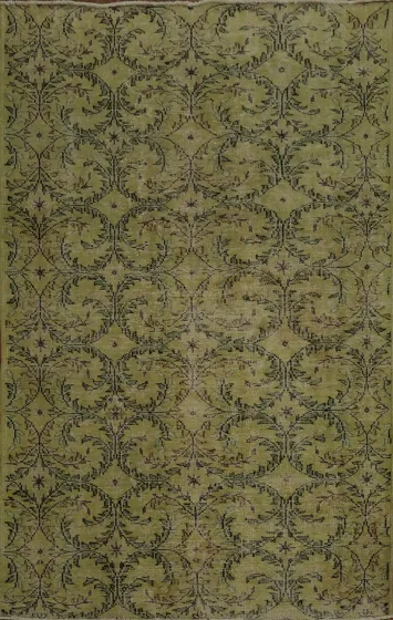 Charming Green Carpet Featuring Elegant Scroll Design 5x8