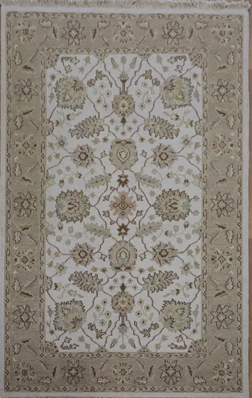 Sophisticated Neutral Sumak Oriental Area Rug 5x8