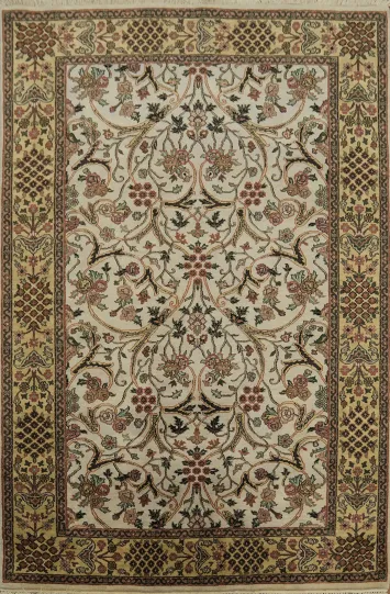 Intricate Floral Patterns Agra Area Rug 6x9