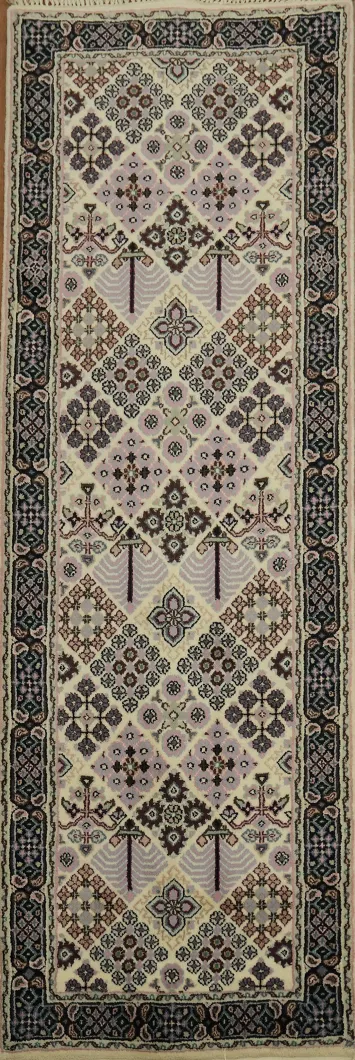 Intricate Patterned Rug: Perfect for Vintage Decor Runner 3x8