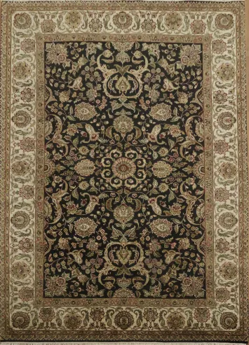 Luxurious Traditional Black and Ivory Agra Area Rug 7x10
