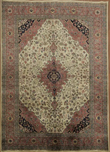 Classic charm: Sarouk Persian Area Rug 8x11