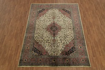 Classic charm: Sarouk Persian Area Rug 8x11