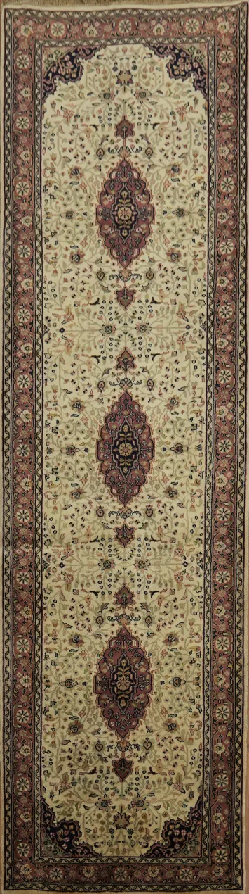 Exquisite Hand-Knotted Kashan Rug: Elegant Patterns and Rich Colors 3x10