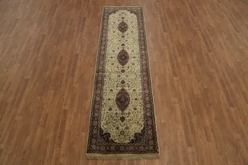 Exquisite Hand-Knotted Kashan Rug: Elegant Patterns and Rich Colors 3x10