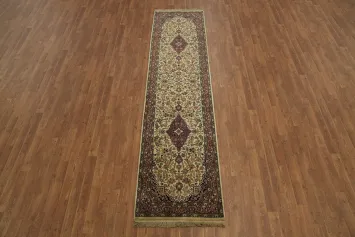 Charming Floral Design: Traditional Oriental Kashan Runner Rug 2x9