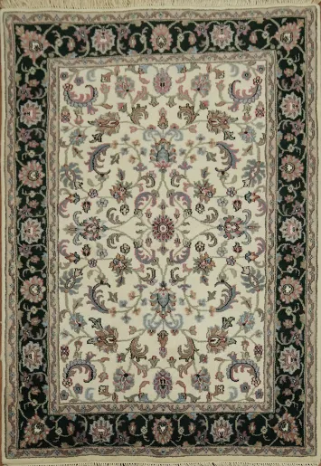 Elegant Ivory and Black Accent Rug for Sophisticated Spaces 4x6