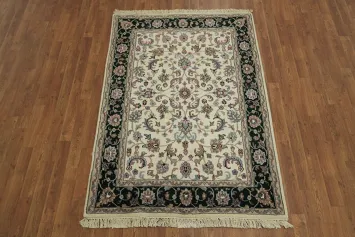Elegant Ivory and Black Accent Rug for Sophisticated Spaces 4x6