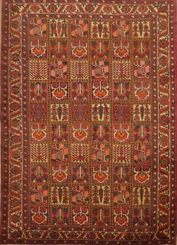 Elegant eastern Bakhtiari Persian Area Rug 7x10