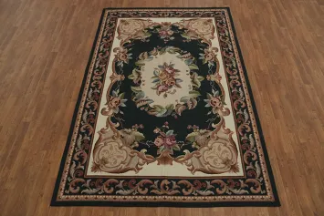 Luxurious Rectangular Rug Embellished with Roses and Stylish Borders 6x9