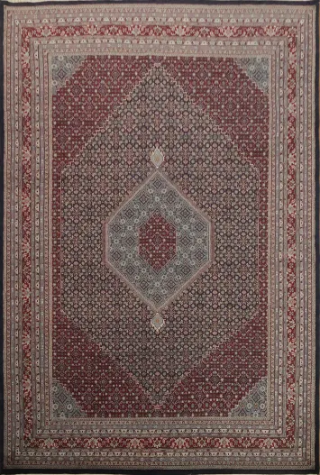 Luxurious Persian Rug with Ornate Geometric Patterns