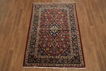 Traditional Elegance: Kashan Persian Rug 3x5