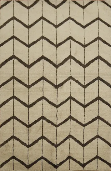 Chic Chevron Patterns: Contemporary Beige Area Rug 5x8