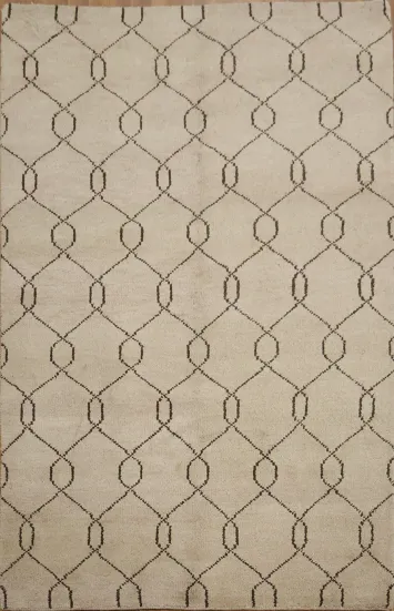 Elegant beige rug with thick, luxurious pile texture 5x8