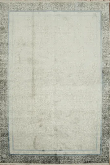 Refined Grey and White Rug Enhancing Cozy Home Atmosphere 5x8