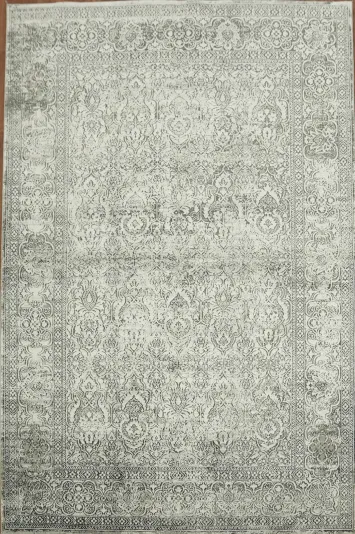 Soft Gray Rug with Detailed Ornamental Motifs