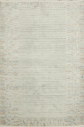 Elegant Minimalist Rug with Subtle Geometric Border Details 5x8