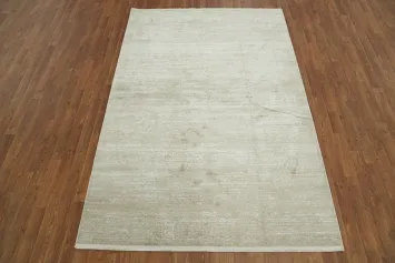 Sophisticated Off-White Area Rug for Modern Living Rooms 5x8