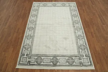 Ivory and Grey Area Rug with Intricate Geometric Border Design 5x8