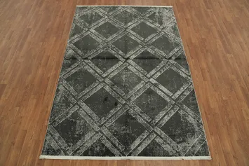 Versatile Grey and Charcoal Toned Rug with a Bold Grid Pattern 5x8